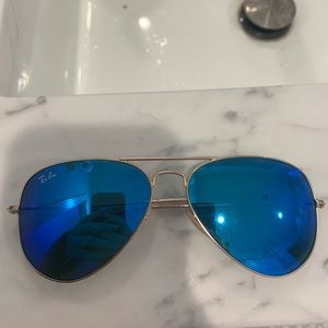 BLUE AVIATOR RAYBANS SUNGLASSES